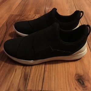 Under Armour women size 8